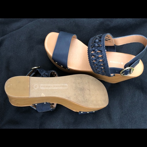 Tommy Hilfiger wood studded wedge platform sandals - Picture 4 of 4